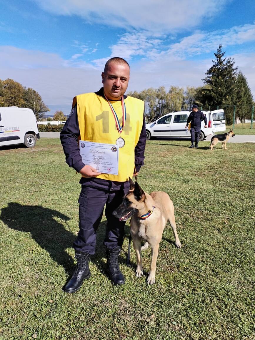 Kara a obtinut medalia de argint la Campionatul de dresaj canin | imaginea 1