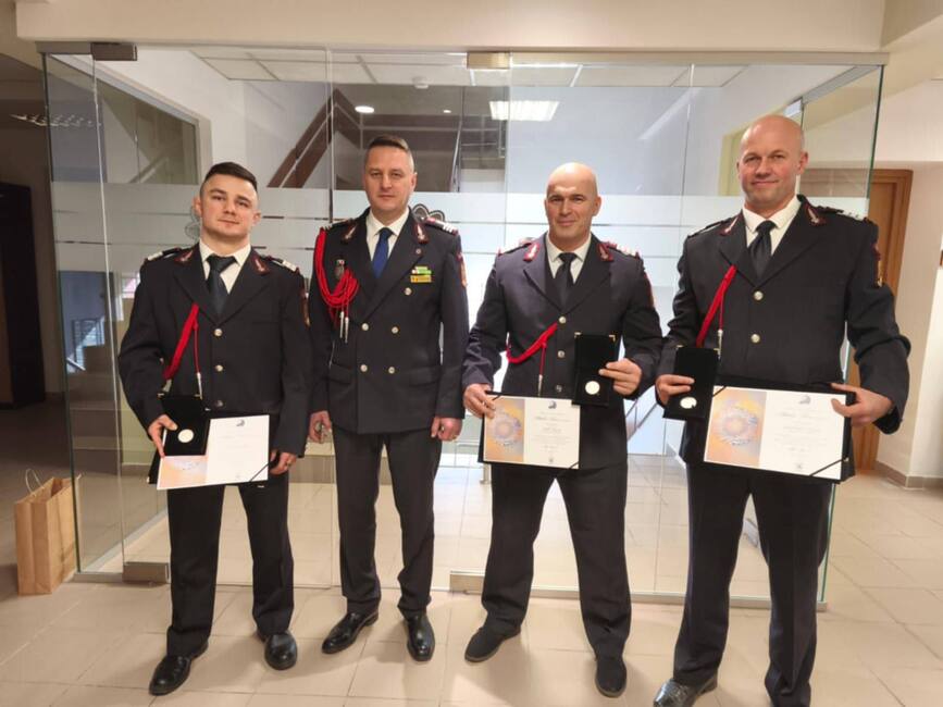 Distinctie pentru trei pompieri harghiteni | imaginea 1