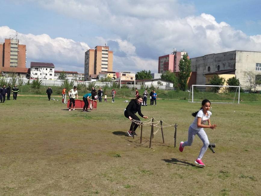 Etapele zonale ale concursurilor  Prietenii Pompierilor  si  Cu viata mea apar viata | imaginea 1
