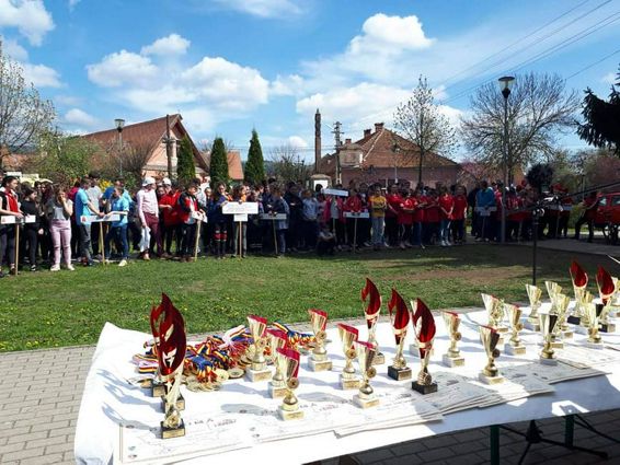Micii pompieri harghiteni s au intrecut de Ziua Europei in cadrul concursurilor Prietenii pompierilor si Cu viata mea apar viata | imaginea 1