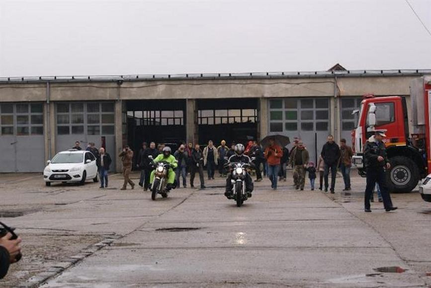 Pompieri aradeni  voluntari pe motociclete | imaginea 1