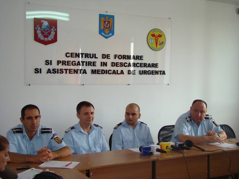 Seria avansarilor la exceptional  continua  Inspectorul general  col dr Ion Burlui a dispus avansarea a inca doi pompieri  pentru implicarea de care au dat dovada | imaginea 2