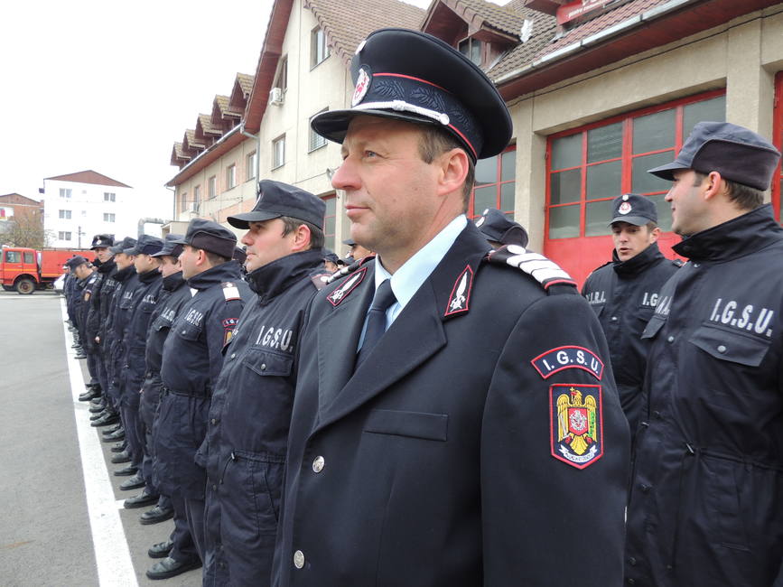 Inca o avansare la exceptional  Pompierul care a salvat viata unei femei a fost avansat de catre inspectorul general al IGSU  generalul dr Ion Burlui  in gradul urmator | imaginea 2