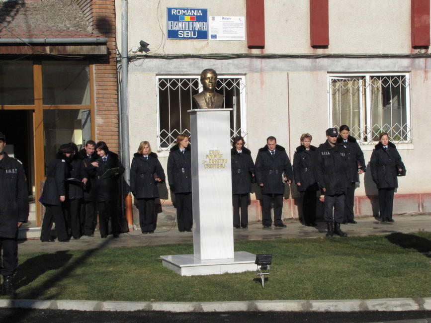 A fost dezvelit bustul pompierului erou cpt  p m  Dumitru Croitoru | imaginea 1