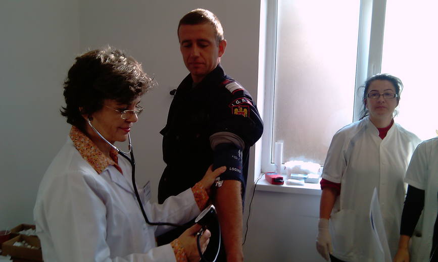Pompierii militari au donat sange pentru salvarea celor aflati in suferinta | imaginea 1