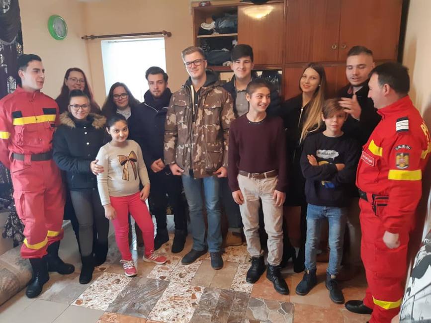 Voluntarii ISU SATU MARE   copii si tineri uniti de aceleasi idealuri | imaginea 1