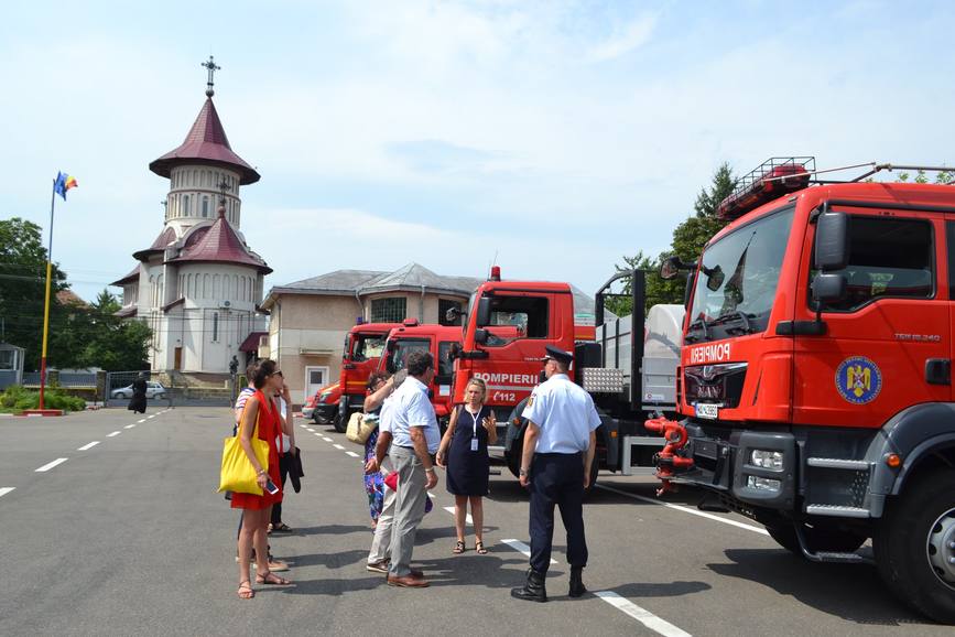 Vizita a delegatiei Departamentului Mayenne  din Franta  la sediul central al pompierilor militari suceveni | imaginea 1