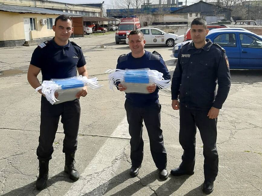 40 de viziere pentru protectie  donate pompierilor damboviteni | imaginea 1