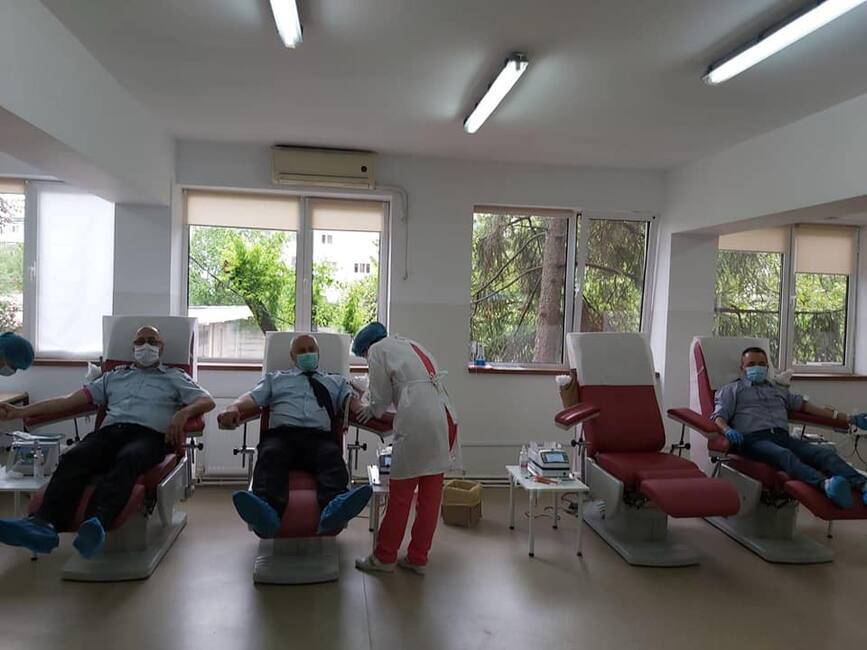 S au mobilizat intr o misiune de salvare prin donare de sange | imaginea 1