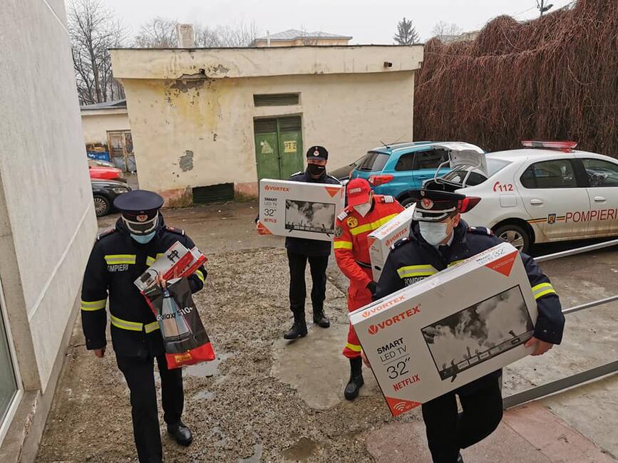 Suflet de pompier in zambetul copiilor bolnavi din spital | imaginea 1