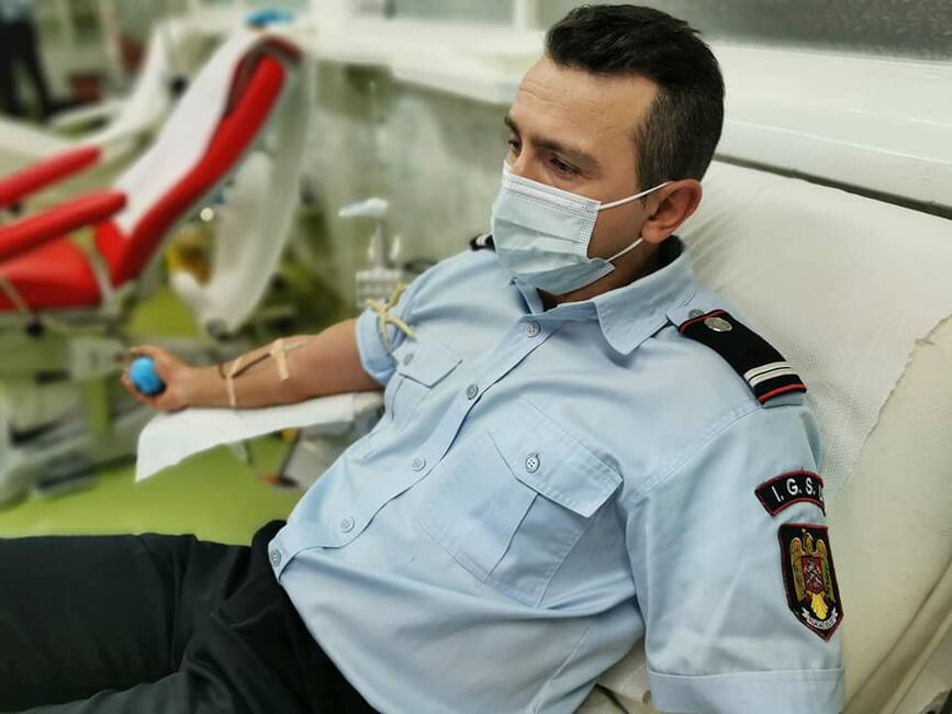 Pompierii botosaneni s au mobilizat din nou pentru a dona sange | imaginea 1