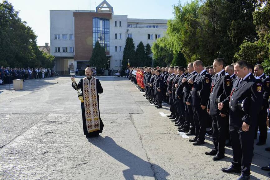 Ii socotesc pe pompierii de aici drept oameni ai Domnului | imaginea 1