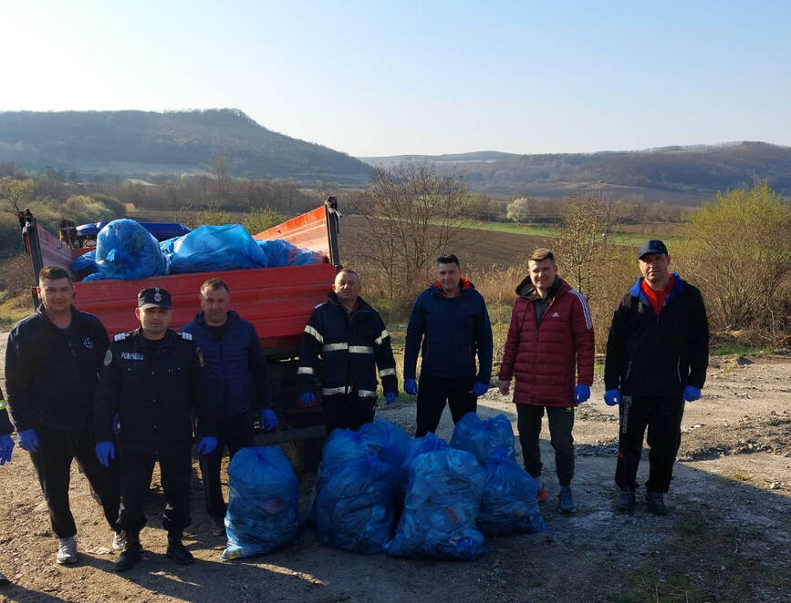 Pompierii salajeni s au alaturat actiunii de ecologizare  Curatam Romania | imaginea 1