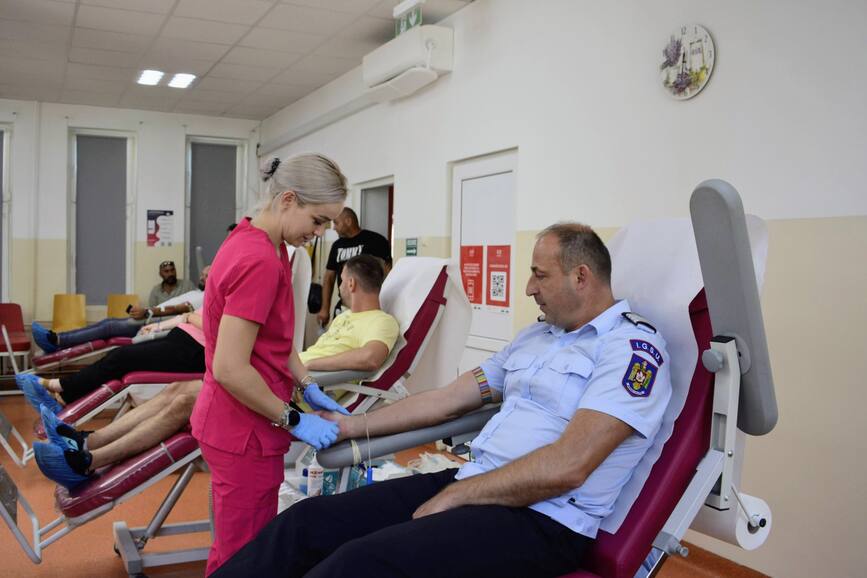 Donare de sange in ajutorul victimelor exploziilor din Crevedia | imaginea 1