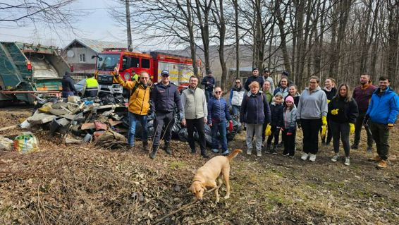 Impreuna pentru natura  Pompierii ieseni si voluntarii | imaginea 1