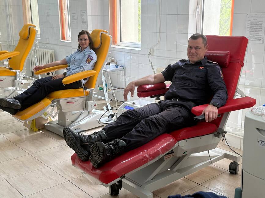 15 pompieri galateni  donatori de sange pentru camaradul din Suceava | imaginea 1