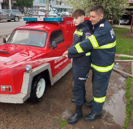 Elev si mentor  Reintalnire emotionanta dupa un deceniu | imaginea 1