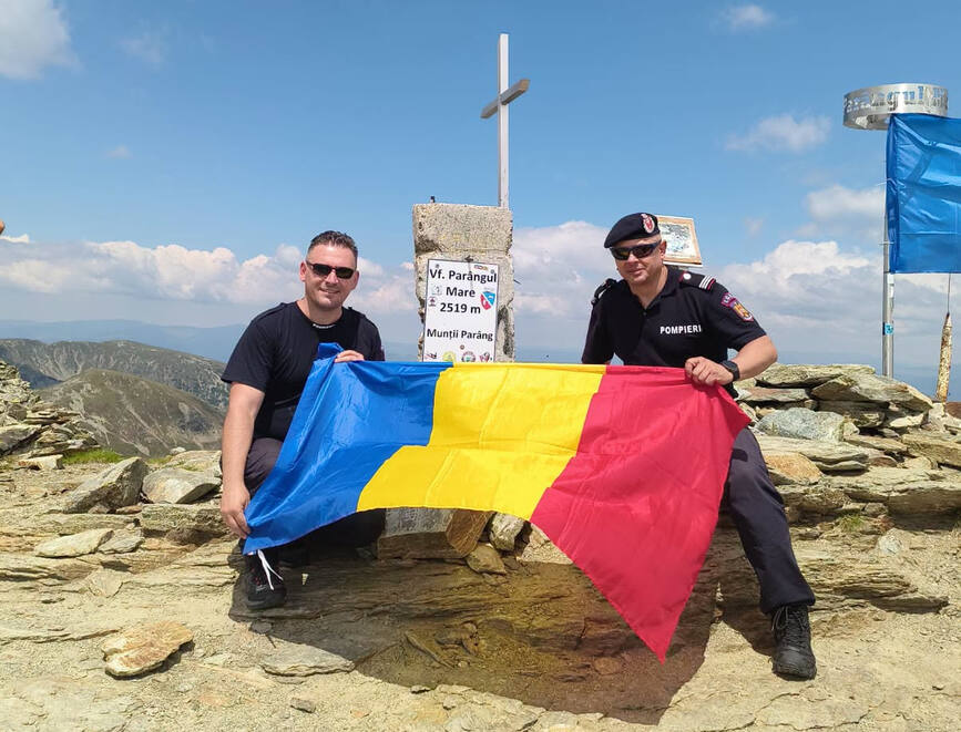 La multi ani Tricolorului  La multi ani  Romania | imaginea 1