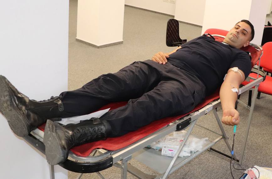 Pompierii calaraseni au donat sange de ziua lor | imaginea 1