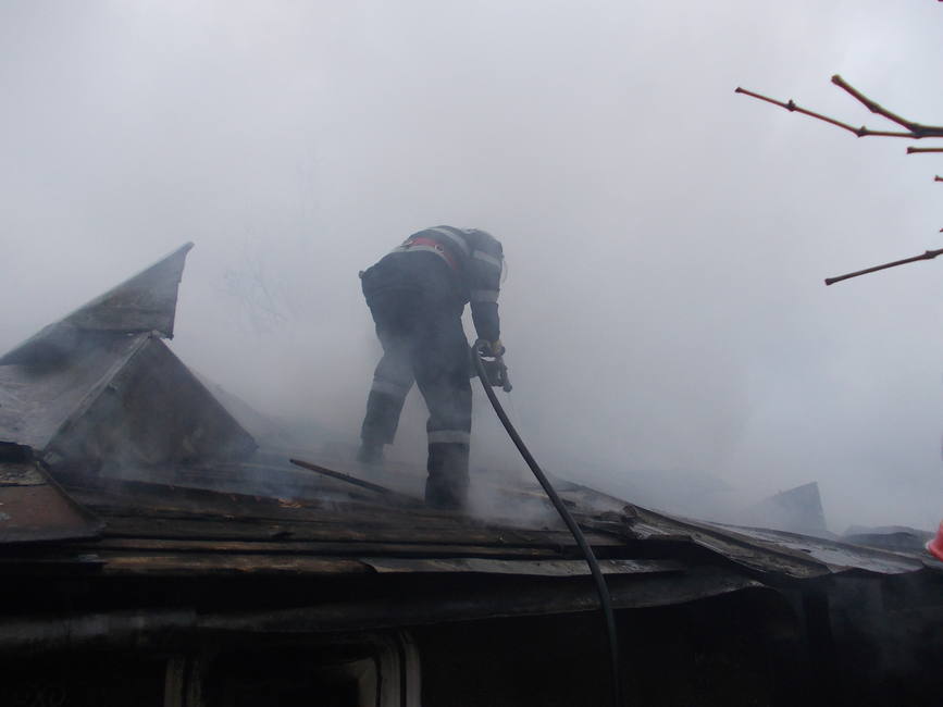 Cinci locuinte afectate in urma producerii unui incendiu | imaginea 2