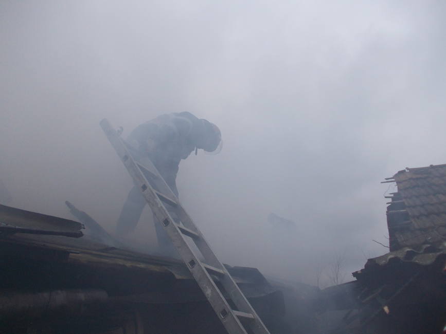 Cinci locuinte afectate in urma producerii unui incendiu | imaginea 3