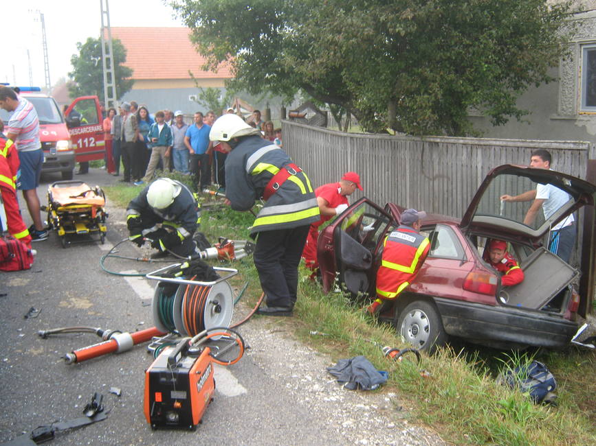 Grav accident rutier in Sandominic | imaginea 1