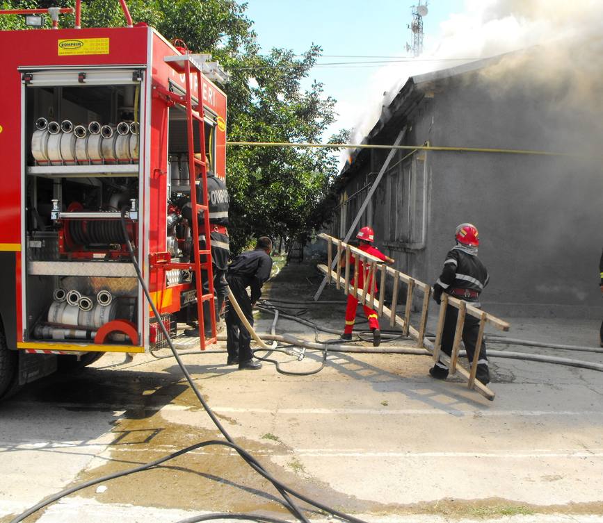 Incendiu de proportii la Liceul Agricol din Urziceni | imaginea 1