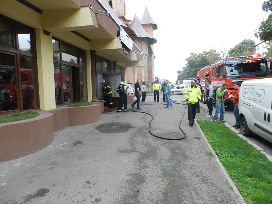 Inceput de incendiu la un restaurant din Botosani | imaginea 1