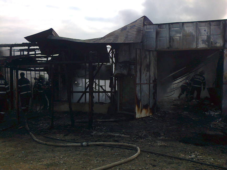 Interventie la incendiu in comuna Plataresti | imaginea 1