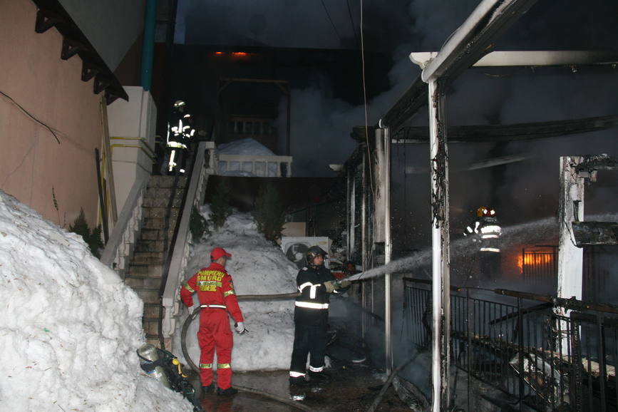 Incendiu produs la un restaurant din zona centrului istoric | imaginea 1