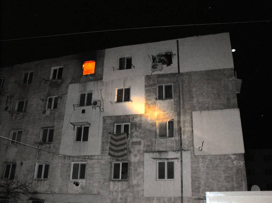 O persoana a decedat si cinci au fost ranite in urma unui incendiu | imaginea 1