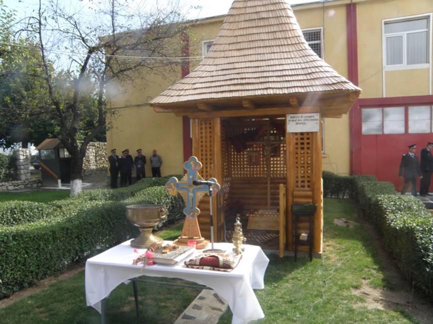 Troita de la Detasamentul de Pompieri Campulung  sfintita cu ocazia praznuirii Sfantului Iosif cel Nou de la Partos  Ocrotitorul Pompierilor | imaginea 1