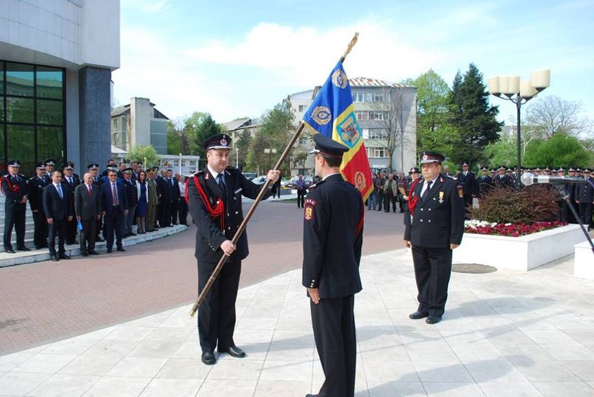In prezenta reprezentantului IGSU  lt col  Daniel Marian Dragne  s a desfasurat ceremonialul militar de predare primire a comenzii ISU Olt | imaginea 2