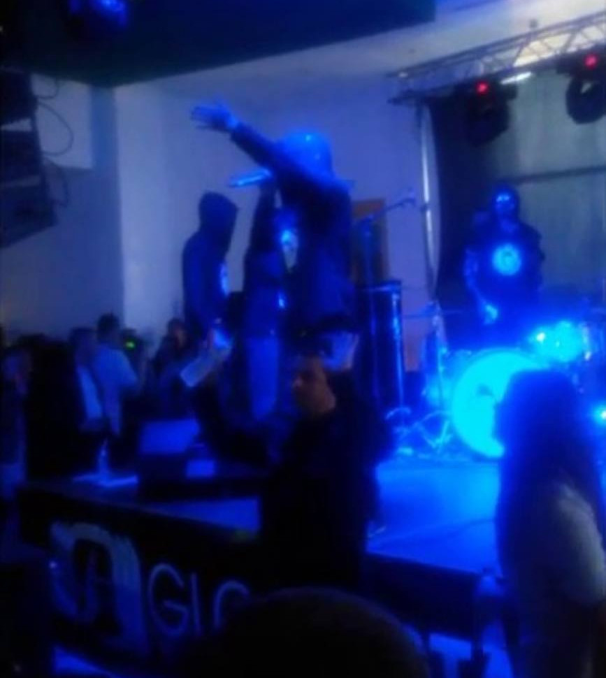 Pompierul roman  o resursa inepuizabila de curaj si operativitate  La Piatra Neamt  un subofiter a oprit un concert sa se transforme intr o tragedie | imaginea 1
