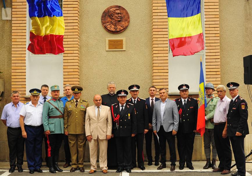 A fost inaugurat basorelieful Generalului Eremia Grigorescu | imaginea 1