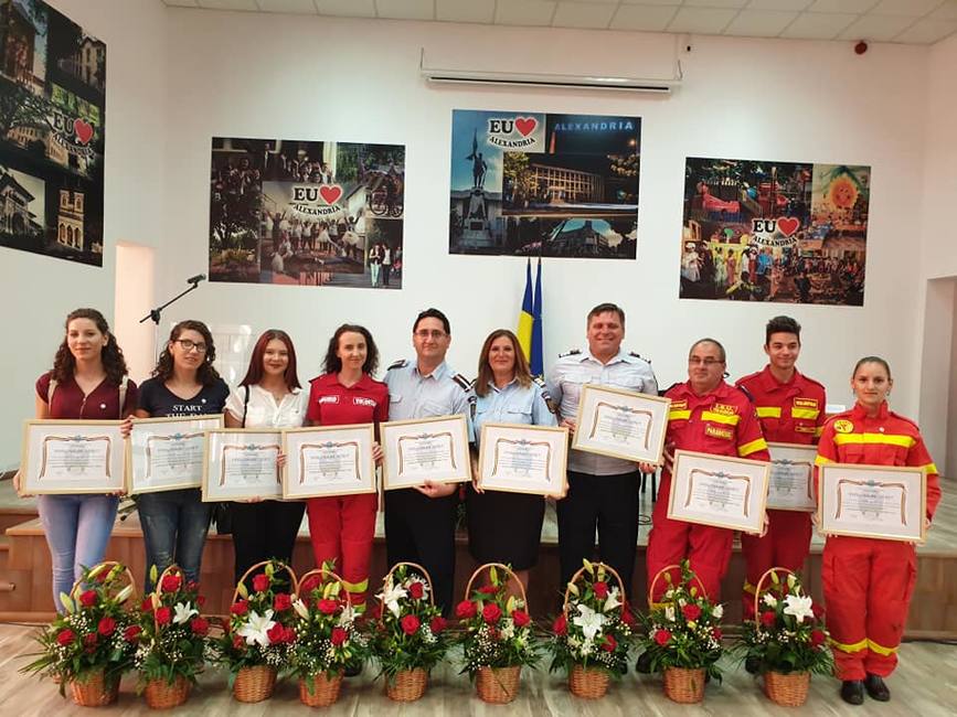 Personalul si voluntarii ISU Teleorman  premiati de autoritatile locale | imaginea 1