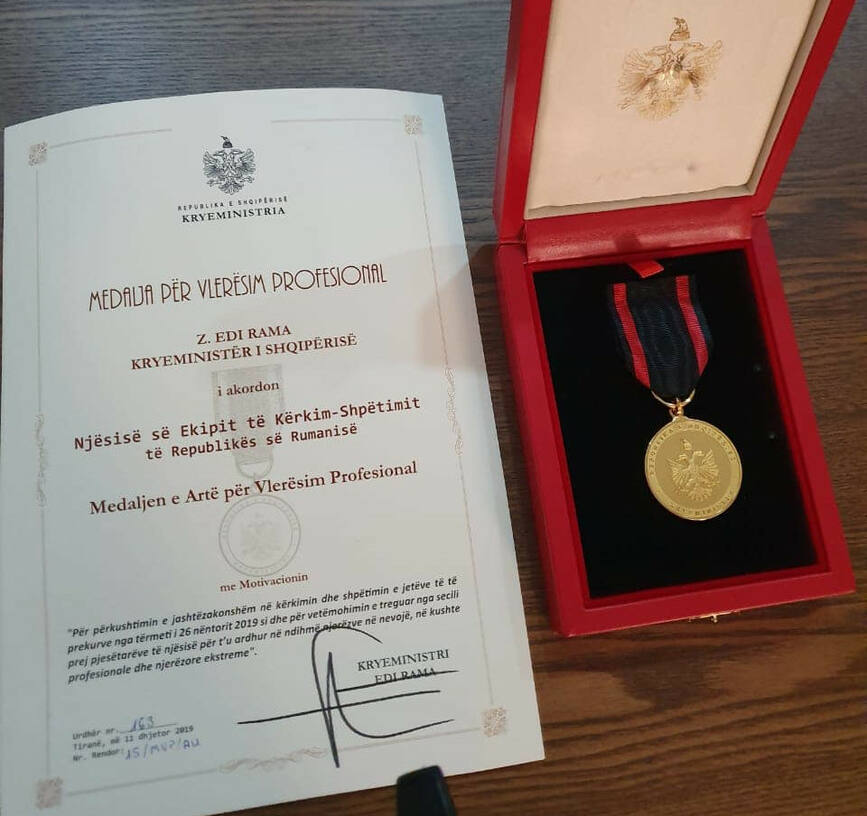 Medalia de aur de apreciere profesionala pentru salvatorii romani | imaginea 1