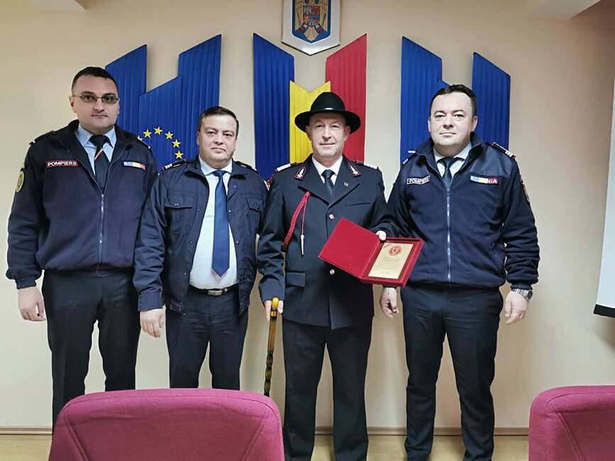 Pensie lunga si sanatate  Respect  Plutonier adjutant sef Victor Drotar | imaginea 1