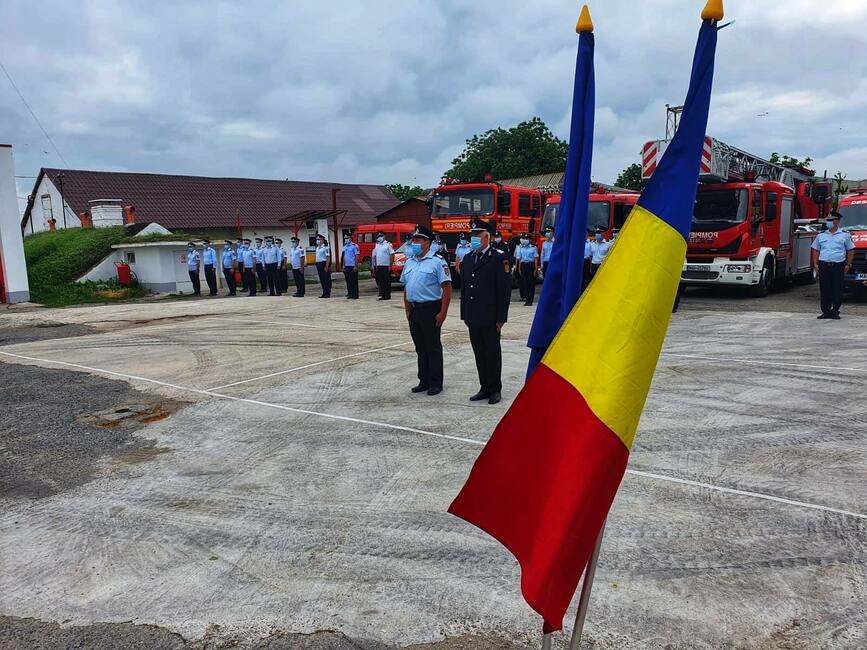 Final de cariera militara pentru 2 pompieri albaiulieni | imaginea 1