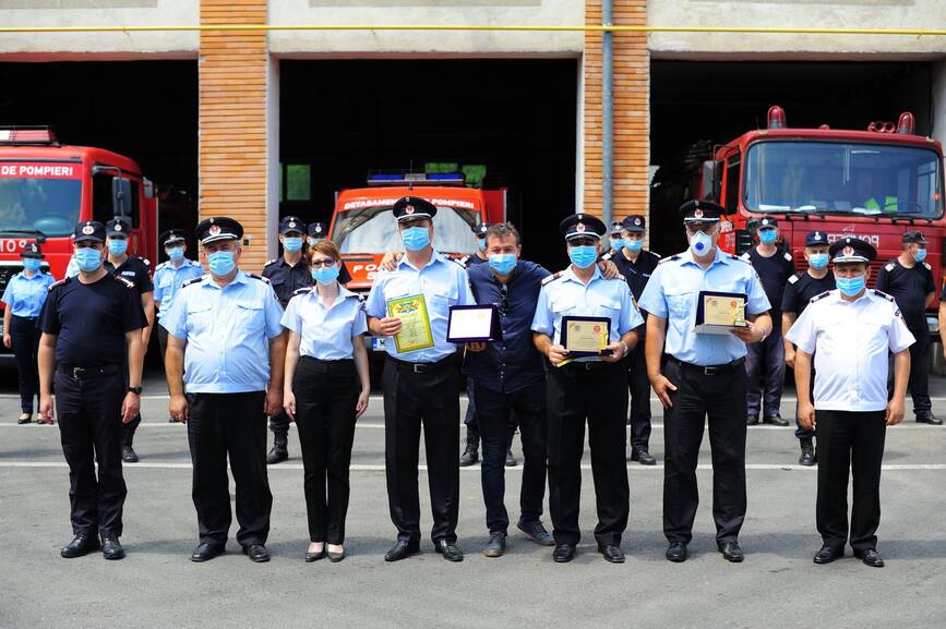Festivitate de trecere in rezerva a trei pompieri galateni | imaginea 1