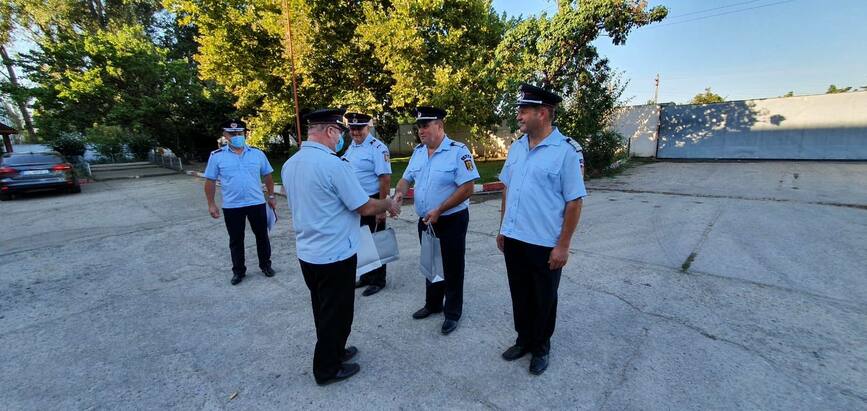 Trei pompieri calaraseni au iesit la pensie in aplauzele colegilor | imaginea 1