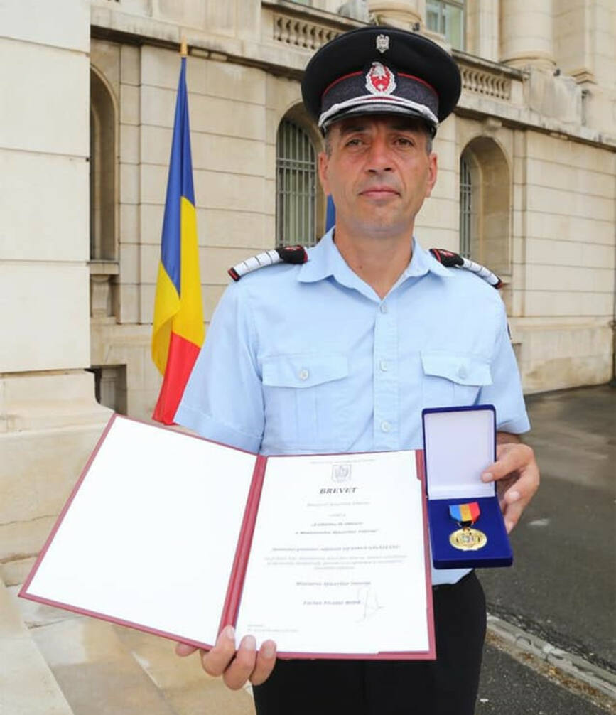 Recompensat cu Emblema de Onoare   Respect  Plutonier adjutant sef Galateanu Ionut | imaginea 1