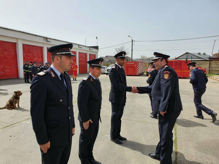 Cinci pompieri din cadrul ISU Calarasi  avansati pentru rezultate deosebite | imaginea 1