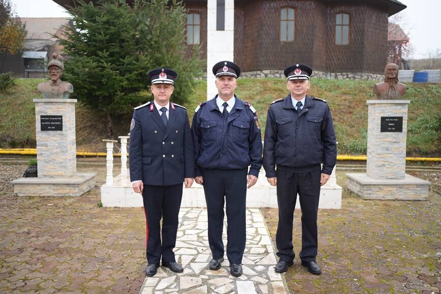 Pensie lunga si sanatate  Respect  Plutonier adjutant sef Nasca Florin | imaginea 1