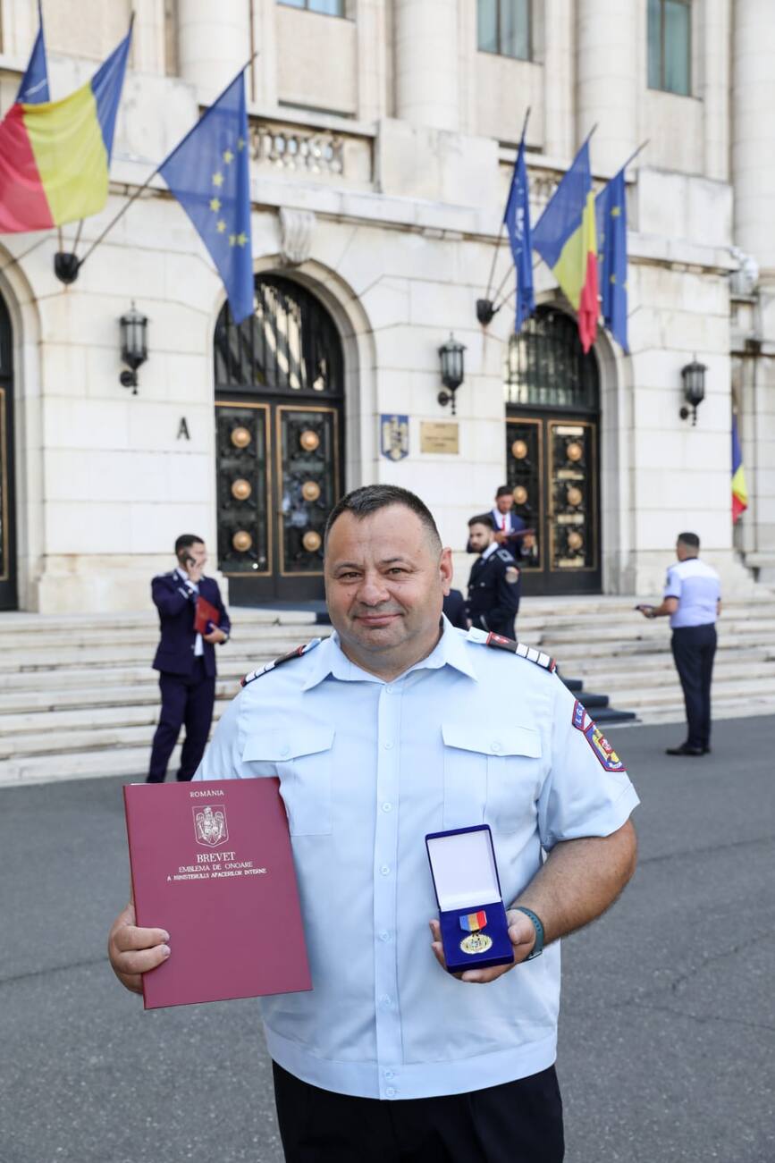 Distinctie onorifica pentru un pompier clujean   Felicitari  Plt  adj  Spataru Alexandru Catalin | imaginea 1