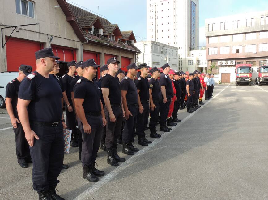 Zi speciala pentru 60 pompieri militari ai ISU Hunedoara | imaginea 1