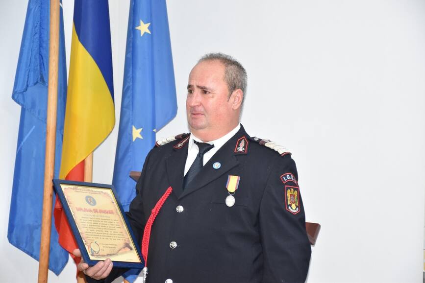 Pensie lunga si sanatate  Respect  Plutonier adjutant sef Tita Florea | imaginea 1