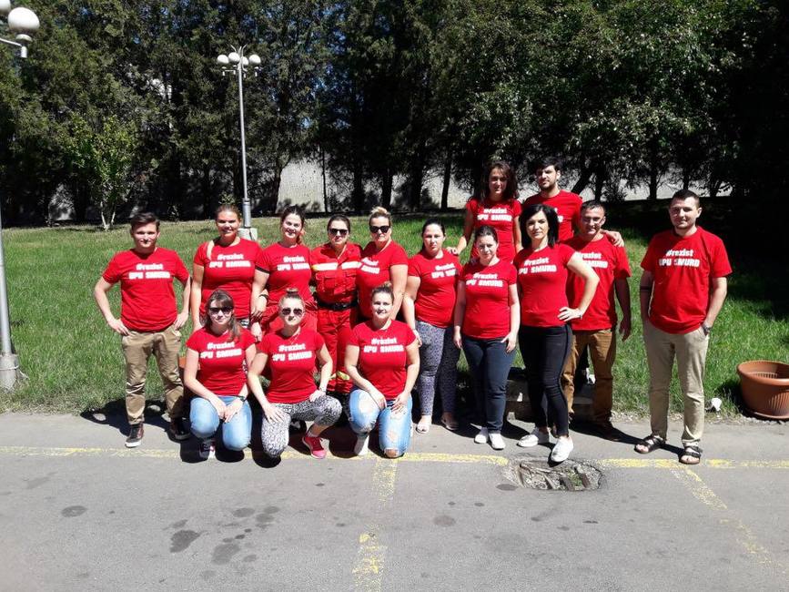 Medici  mercenari   de a v ati ascunselea cu moartea  printre gafe de politruci | imaginea 1