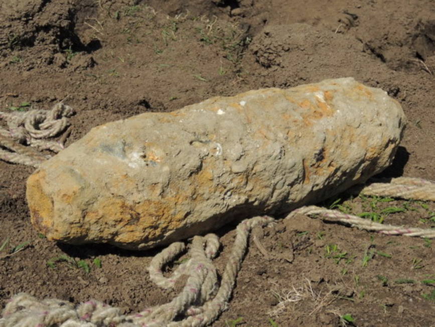 Bomba de aviatie activa  de 80 de kilograme  distrusa de pompierii pirotehnicieni | imaginea 2