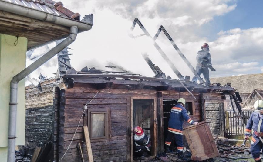 Incendiu la o casa de locuit din Vrabia | imaginea 1